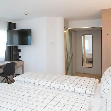 ホテル Businesshotel Forum 4*