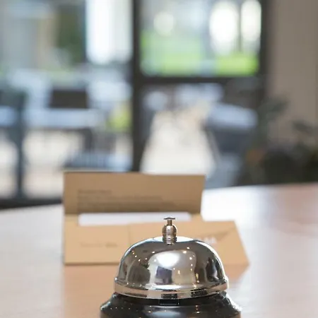 ホテル Businesshotel Forum 4*